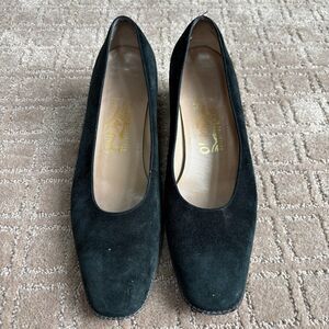 Salvatore Ferragamo Suede Pumps Women's 8 B Black Low Heel VTG Classic Staple